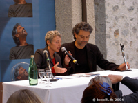 press conference with interpreter Consuela; Forte, 27. 10. 2004, photo: bocelli.de